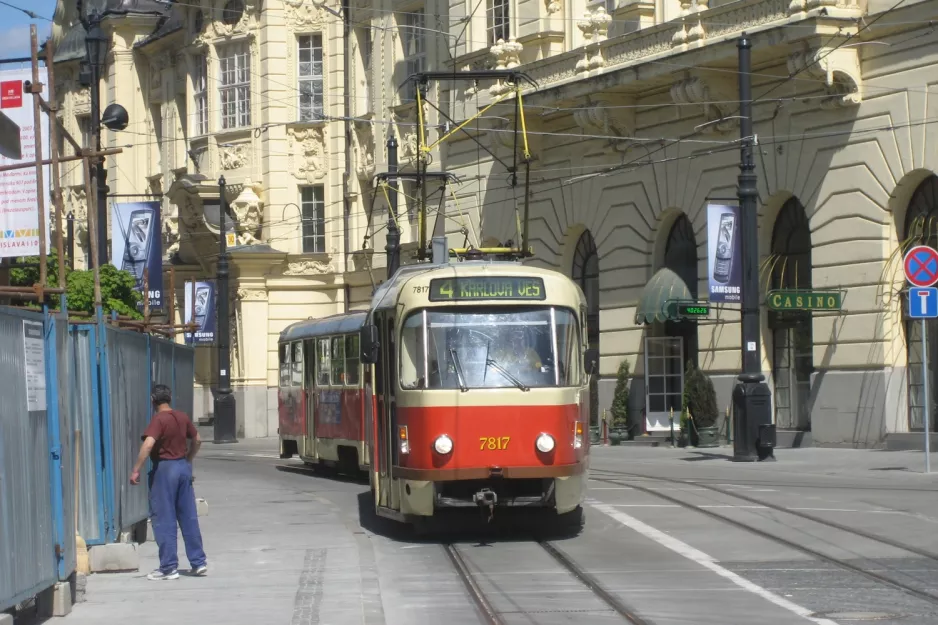 Bratislava Straßenbahnlinie 4 mit Triebwagen 7817 auf Jesenského (2008)