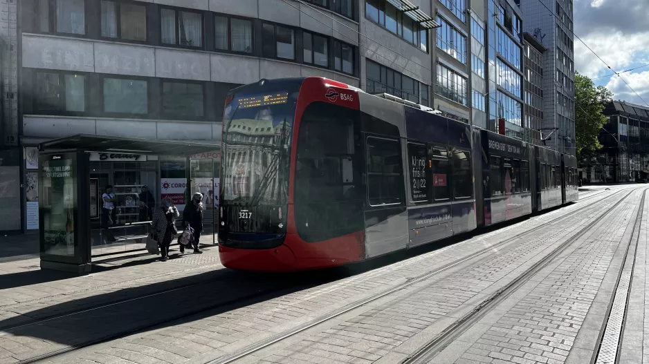 Bremen Niederflurgelenkwagen 3217 am Am Brill (Hutfilter-/Obernstraße) (2022)