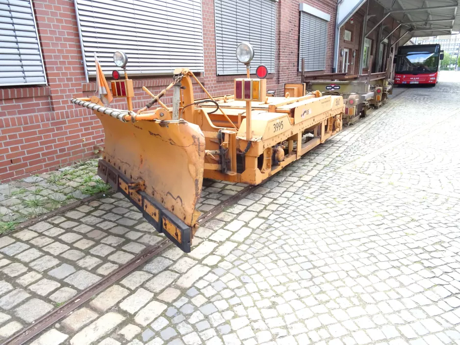 Bremen Schneepflug SP1 3995 vor Das Depot (2019)