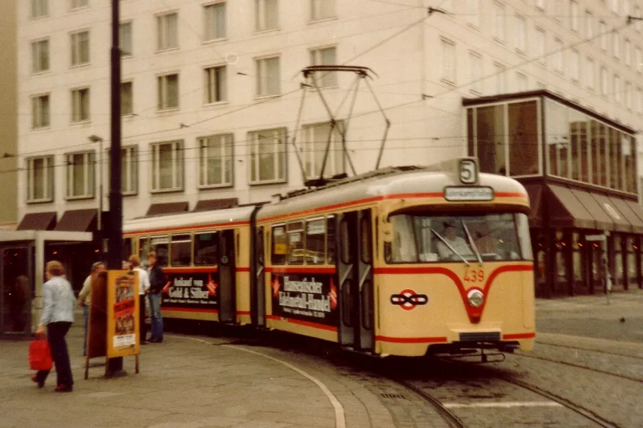 Bremen Zusätzliche Linie 5 mit Gelenkwagen 439 nahe bei Hauptbahnhof (1982)