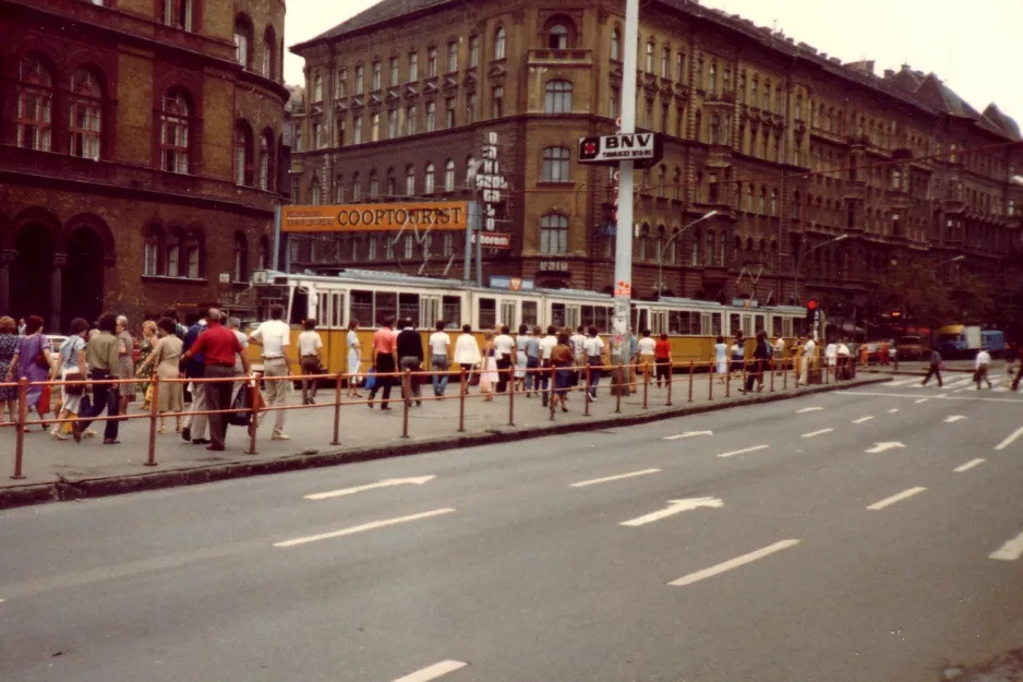 Budapest Straßenbahnlinie 4 am Blaha Lujza tér M (1983)