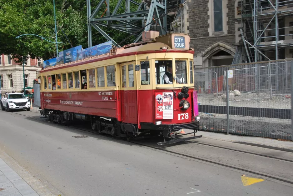 Christchurch Tramway line mit Triebwagen 178 auf Cathedral Square (2023)