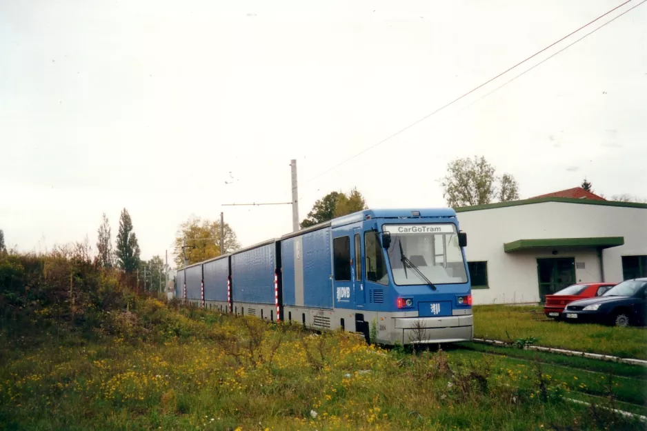 Dresden CarGoTram mit Motorgüterwagen 2005nah Volkswagenwerke Logistik-zentrum (2002)