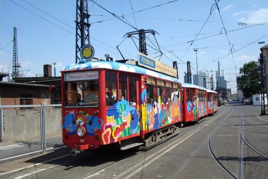 Frankfurt am Main Ebbelwei-Expreß mit Triebwagen 108nah Heilbronner Straße (2010)