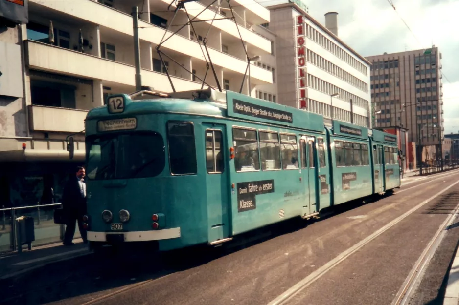 Frankfurt am Main Straßenbahnlinie 12 mit Gelenkwagen 907 am Konstabler Wache (2000)