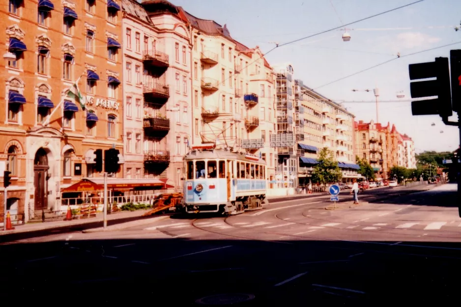 Göteborg 12 (Lisebergslinjen) mit Triebwagen 208nah Berzeliigatan (1995)