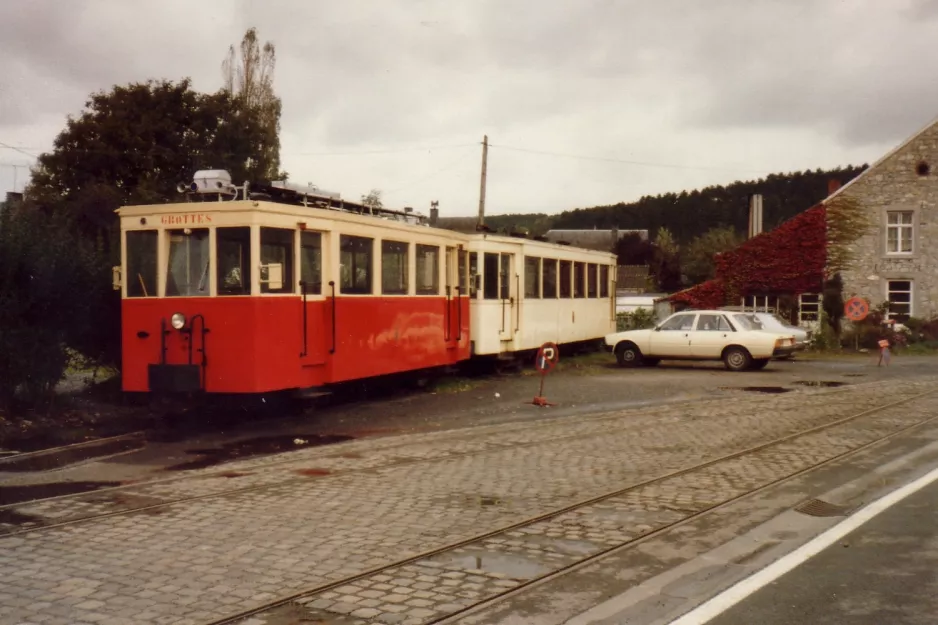 Han-sur-Lesse Grotte de Han mit Triebwagen ART 90 am Han-sur-Lesse (1981)