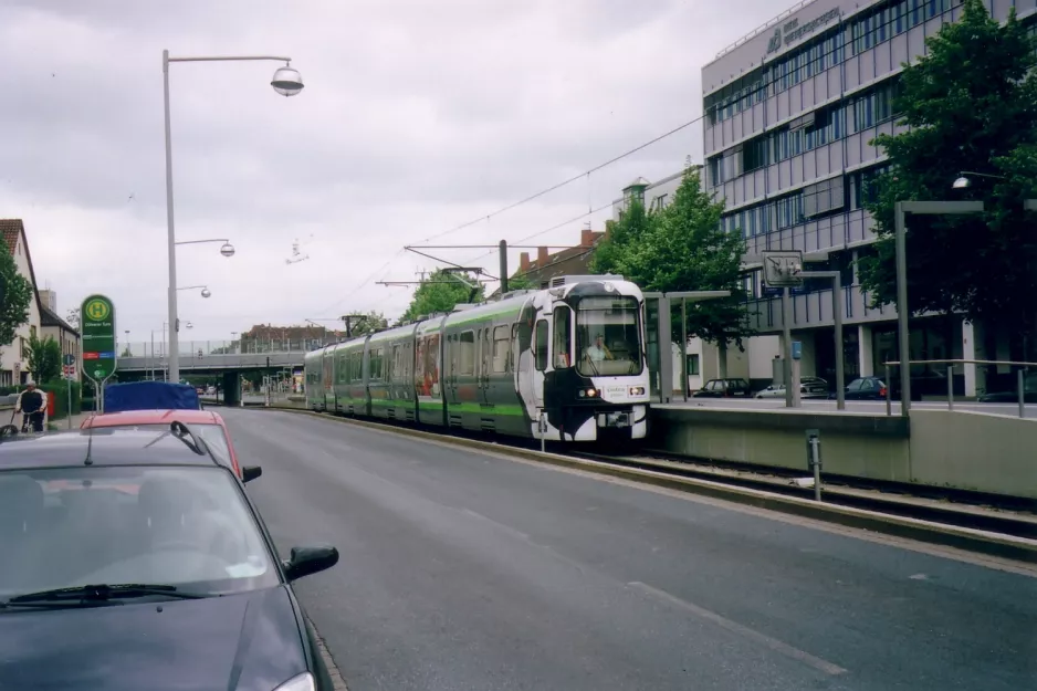 Hannover Straßenbahnlinie 1 am Döhrener Turm (2006)