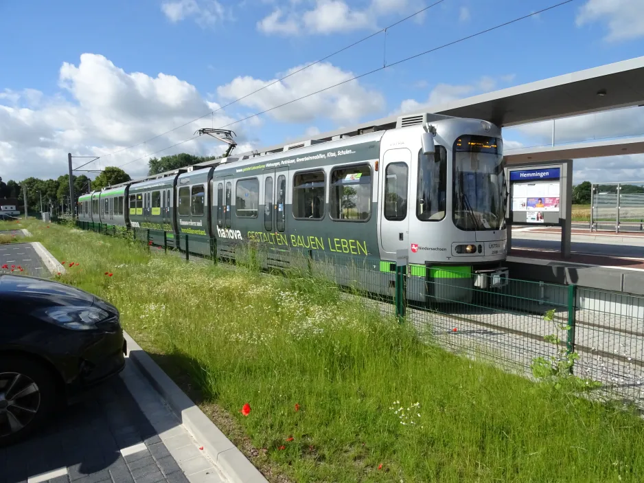 Hannover Straßenbahnlinie 13 mit Gelenkwagen 2538 am Hemmingen (2024)