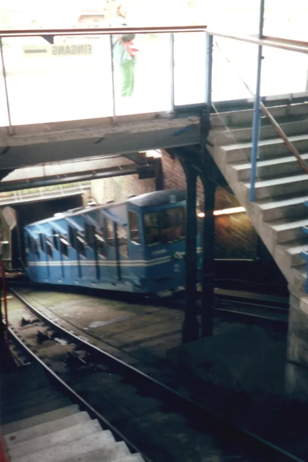 Heidelberg Bergbahn mit Triebwagen Bergbahn 2 am Schloss (1998)