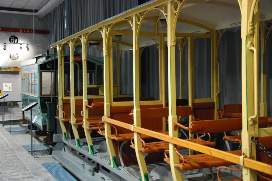 Helsinki Offen Beiwagen 243 im Straßenbahnmuseum (2011)