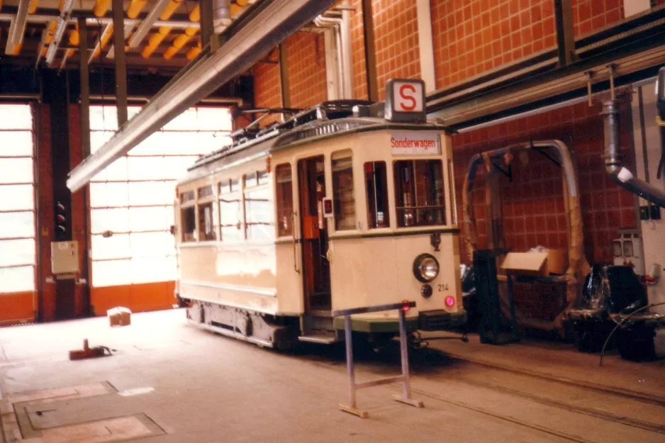 Kassel Triebwagen 214 innen Betriebshof Wilhelmshöher Allee (2002)