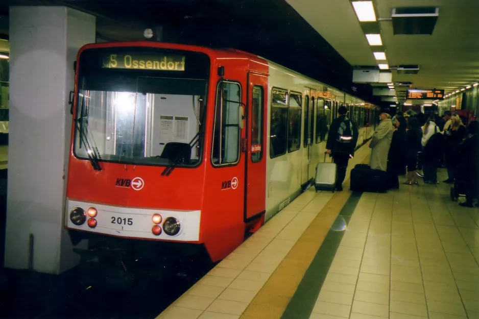 Köln Straßenbahnlinie 5 mit Gelenkwagen 2015 am Dom/Hauptbahnhof (2007)