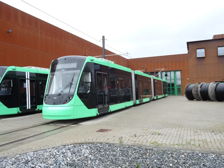 Kopenhagen Stadtbahnwagen 106 vor Kontroll- und Wartungszentrum (2024)