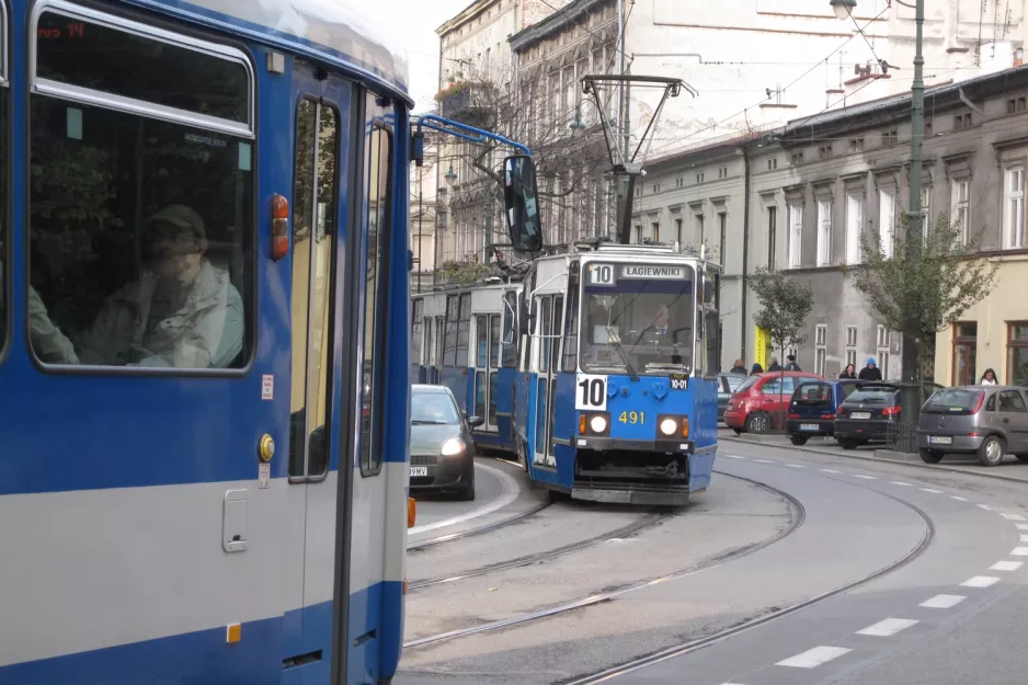 Krakau Straßenbahnlinie 10 mit Triebwagen 491 auf Uliga Stradomska (2011)