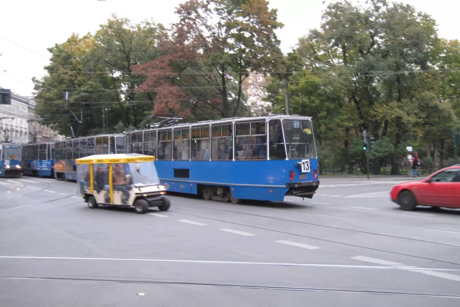 Krakau Straßenbahnlinie 13 mit Triebwagen 851 auf Baszttowa (2011)