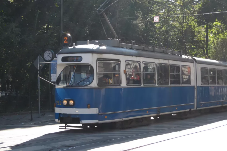 Krakau Straßenbahnlinie 2 mit Gelenkwagen 152 auf Juliana Dunajewskiego (2011)