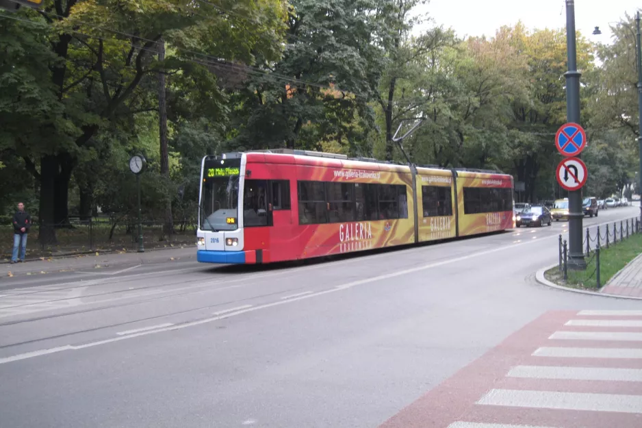 Krakau Straßenbahnlinie 20 mit Niederflurgelenkwagen 2016 auf Basztowa (2011)