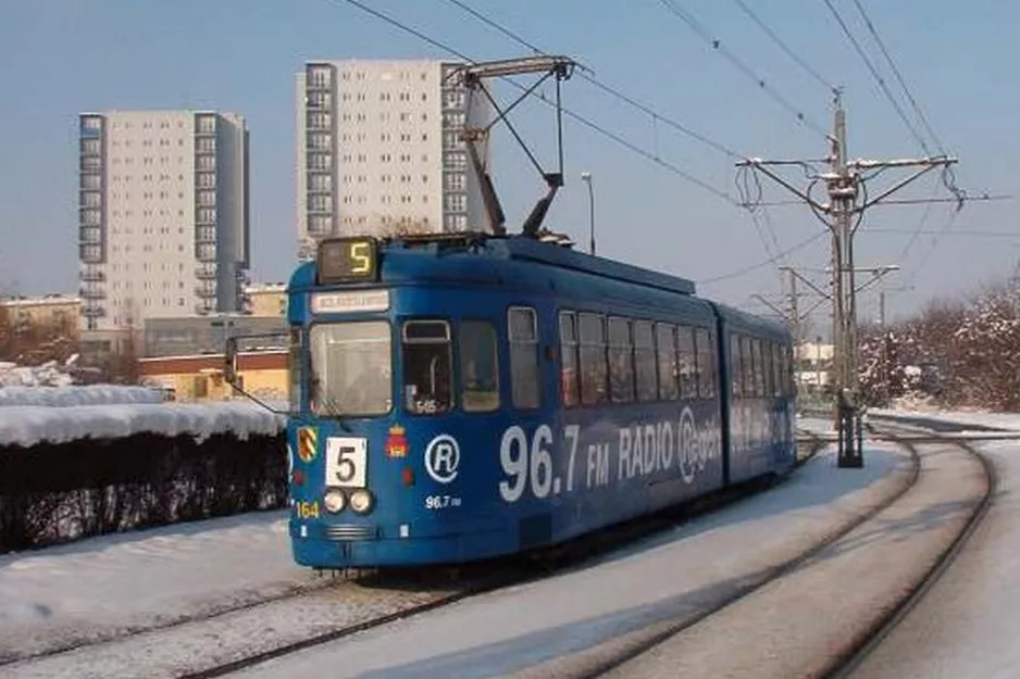 Krakau Straßenbahnlinie 5 mit Gelenkwagen 164 auf Bratysławska (2005)