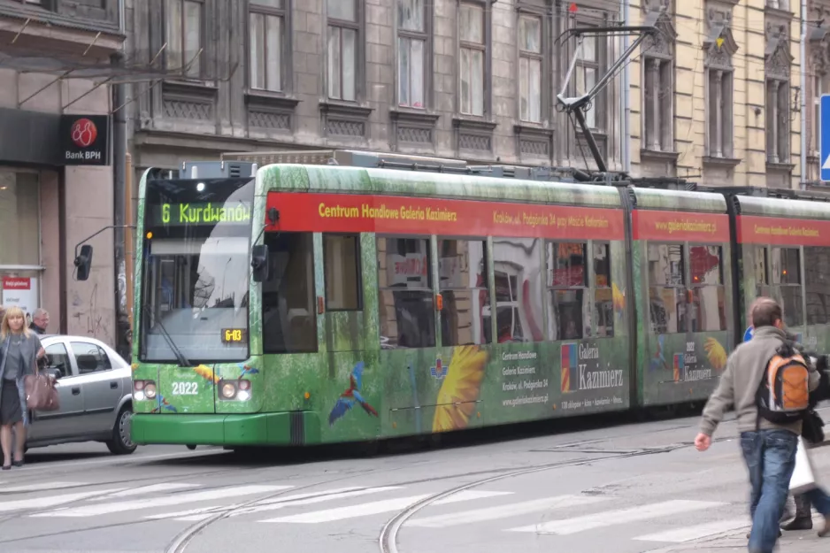 Krakau Zusätzliche Linie 6 mit Niederflurgelenkwagen 2022 nahe bei Stradom (2011)