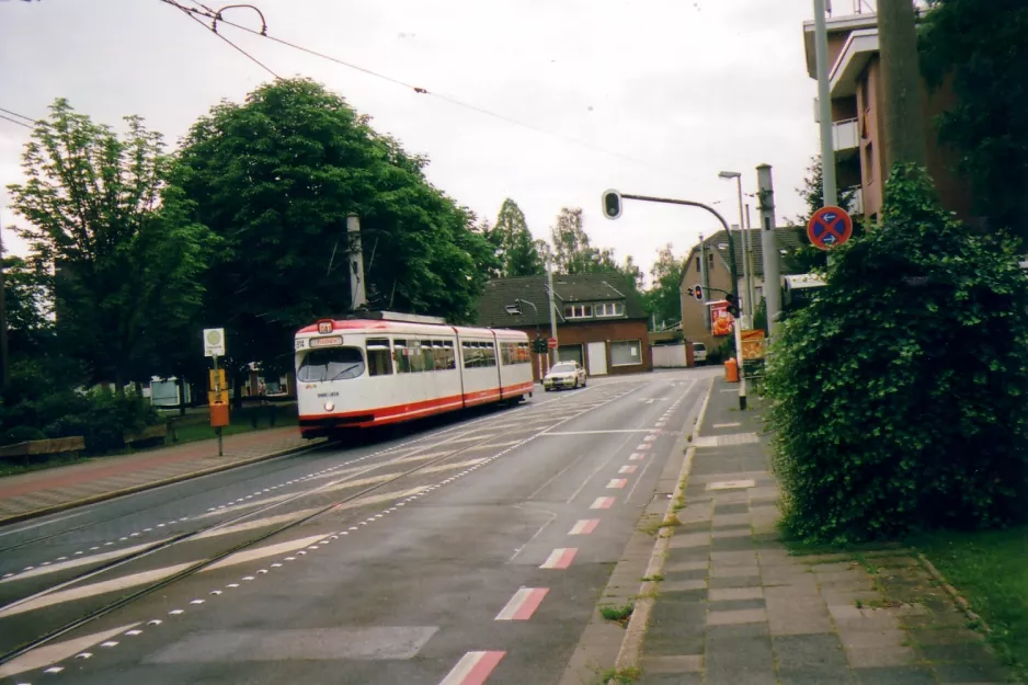 Krefeld Straßenbahnlinie 041 mit Gelenkwagen 814 am Eichhornstraße (2007)