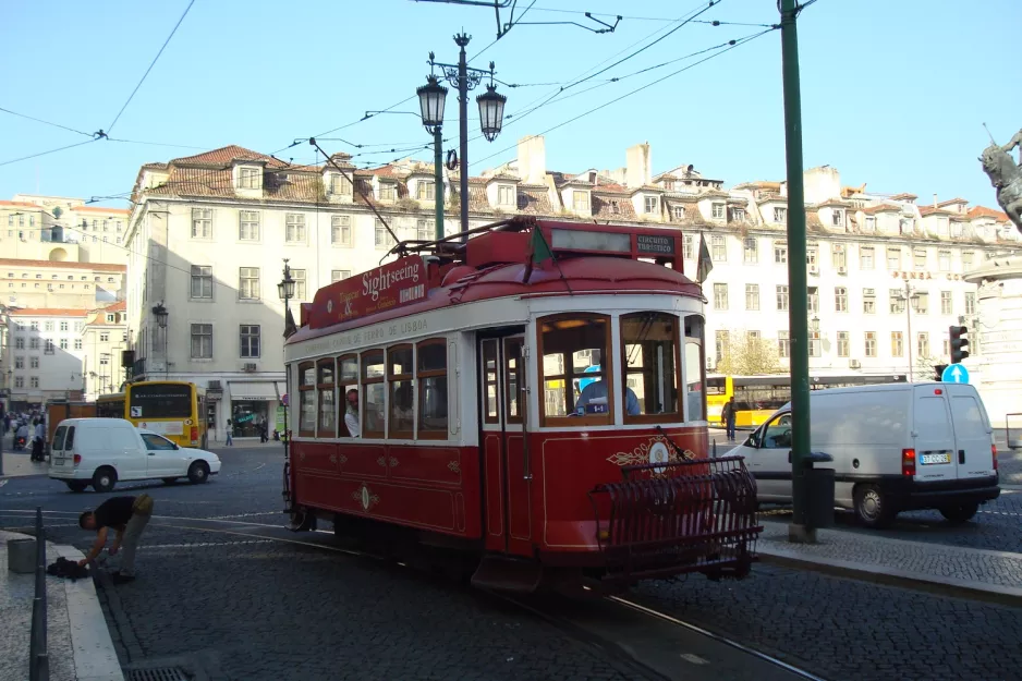 Lissabon Colinas Tour mit Triebwagen 9 auf Praça da Figueira (2008)