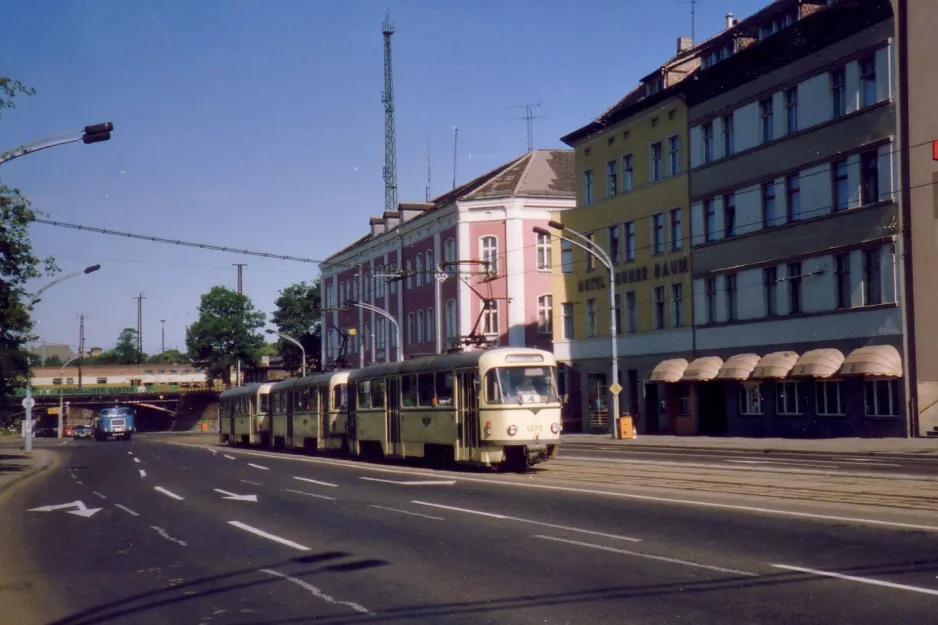 Magdeburg Straßenbahnlinie 4 mit Triebwagen 1270 auf Ernst-Reuter-Allee (1990)