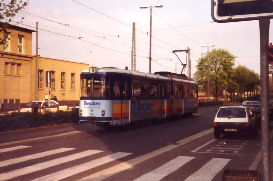 Mainz Straßenbahnlinie 51 mit Gelenkwagen 243 nahe bei Hauptbahnhof (1990)