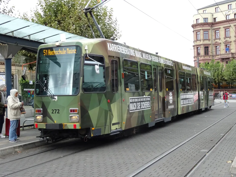 Mainz Straßenbahnlinie 51 mit Gelenkwagen 272 am Hauptbahnhof (2024)