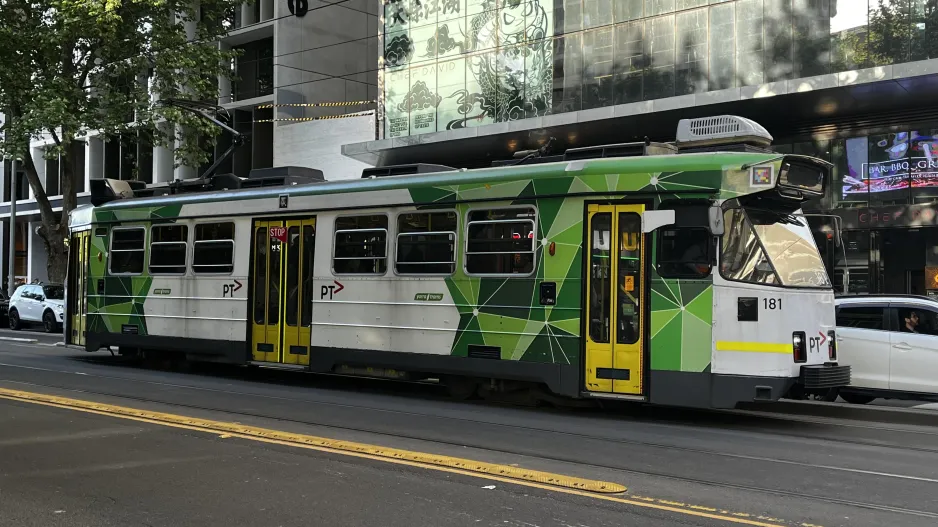 Melbourne Triebwagen 181 auf Elizabeth Street (2024)