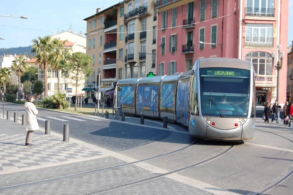 Nizza Straßenbahnlinie 1 mit Niederflurgelenkwagen 007 auf Boulevard Jean Jeures (2009)