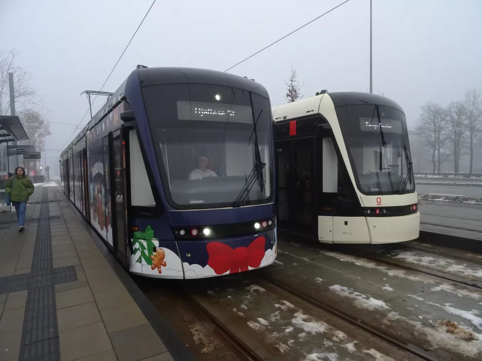 Odense Letbane mit Niederflurgelenkwagen 02 "Kompasset" am IKEA (2023)