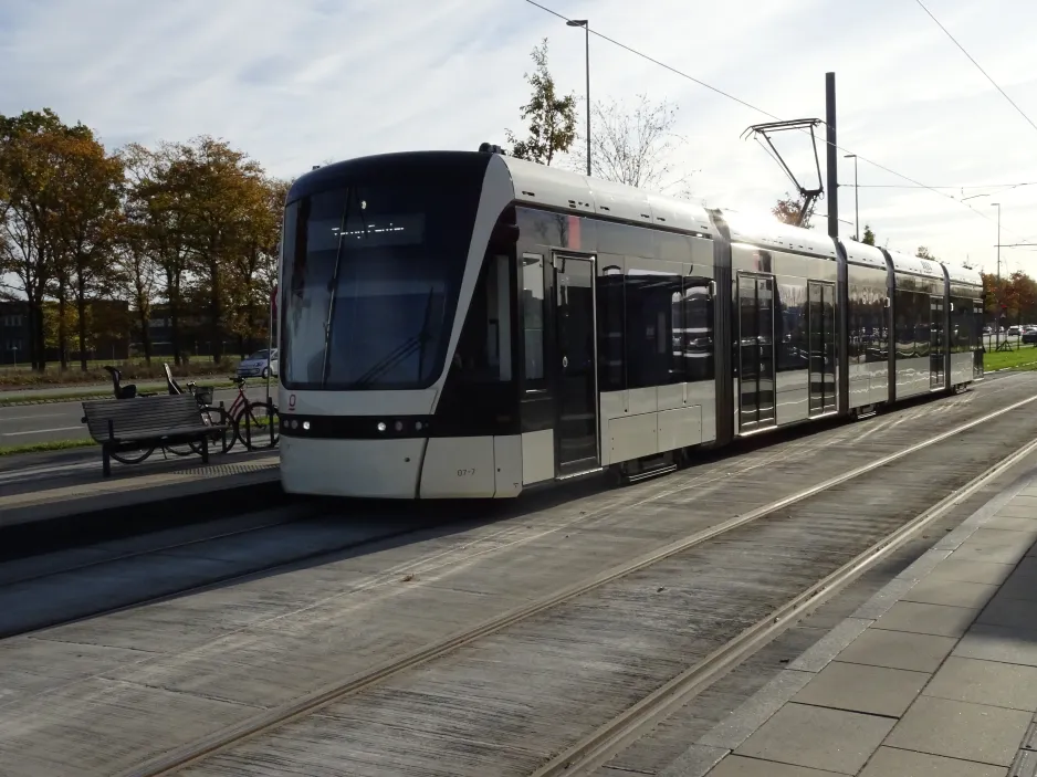 Odense Letbane mit Niederflurgelenkwagen 07 "Drømmen" am IKEA (2024)