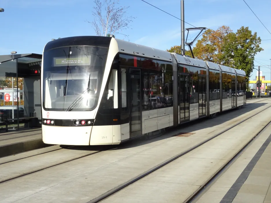 Odense Letbane mit Niederflurgelenkwagen 15 "Symfonien" am (2024)