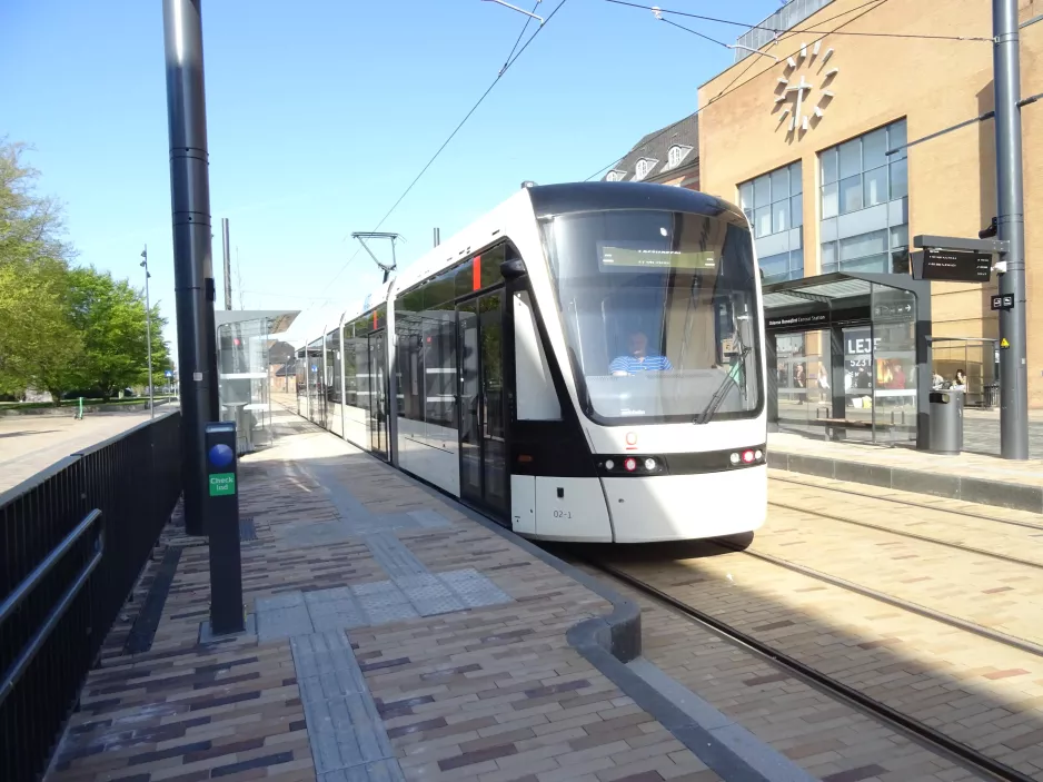 Odense Niederflurgelenkwagen 02 "Kompasset" am Banegården/Central Station (2022)