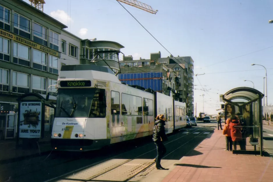 Ostende De Kusttram mit Gelenkwagen 6002 am Blankenberge Markt (2007)