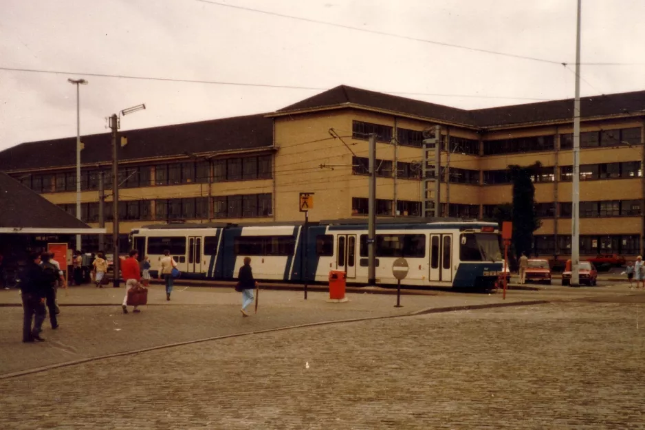 Ostende De Kusttram mit Gelenkwagen 6103 am Station (1982)