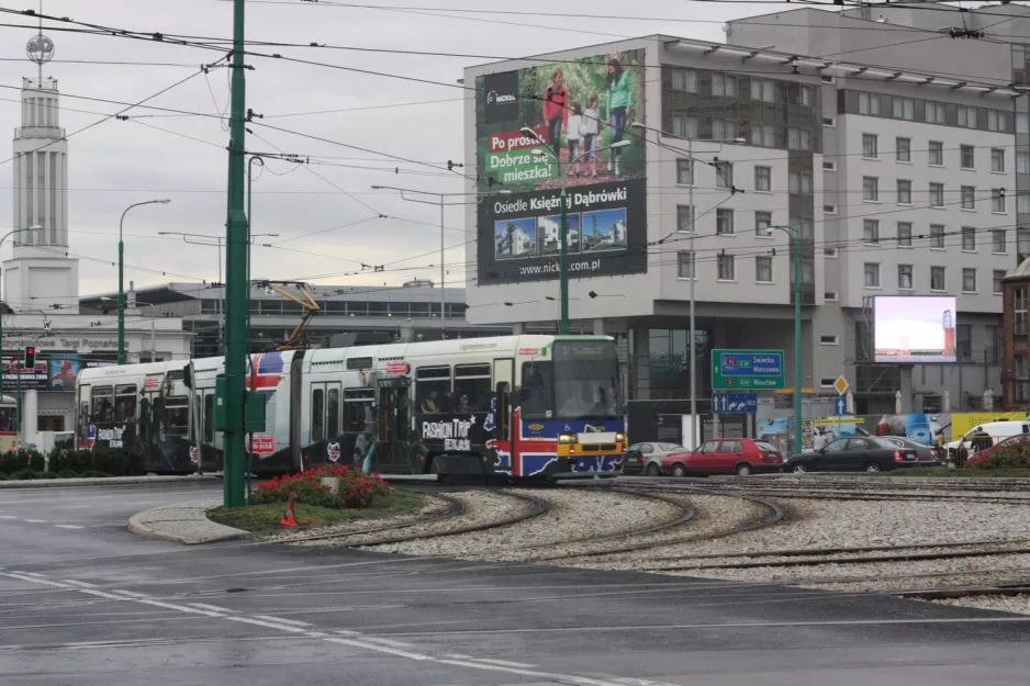 Posen Straßenbahnlinie 12 mit Gelenkwagen 409nah Most Teatralny (2009)