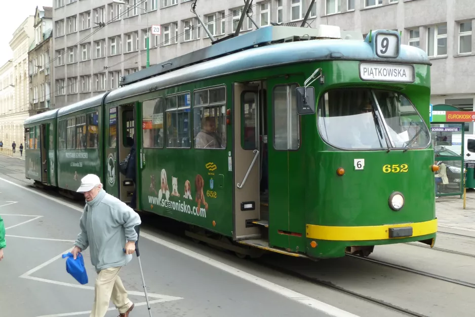 Posen Straßenbahnlinie 9 mit Gelenkwagen 652 am Łąkowa (2011)