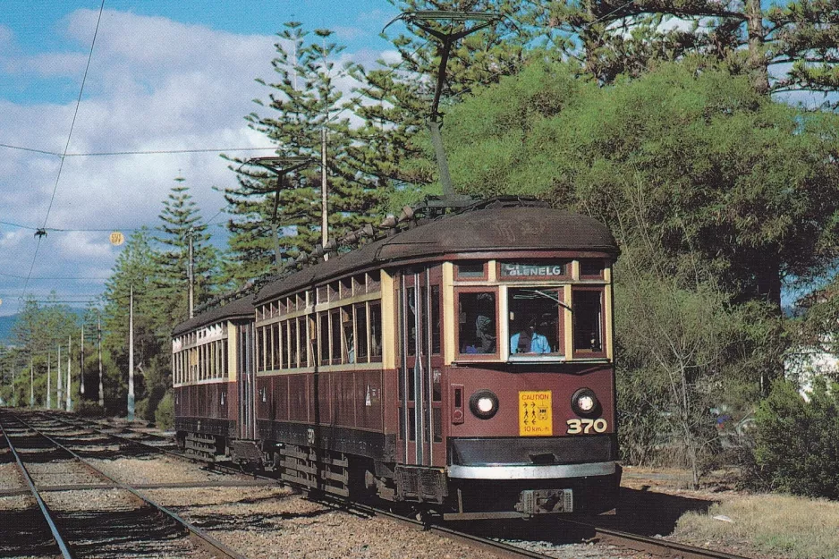 Postkarte: Adelaide-Glenelg Tramway, elektrischer Straßenbahn-Tribwagen Nr. 370 im April 1995 in Glenelg. (1995)