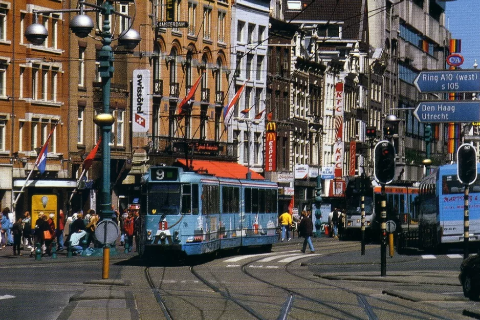 Postkarte: Amsterdam Straßenbahnlinie 9 mit Gelenkwagen 776 auf Damrak (1985)