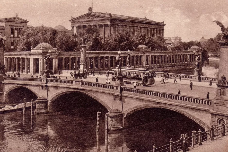 Postkarte: Berlin Friedrichsbrücke und Nationalgalerie (1900)