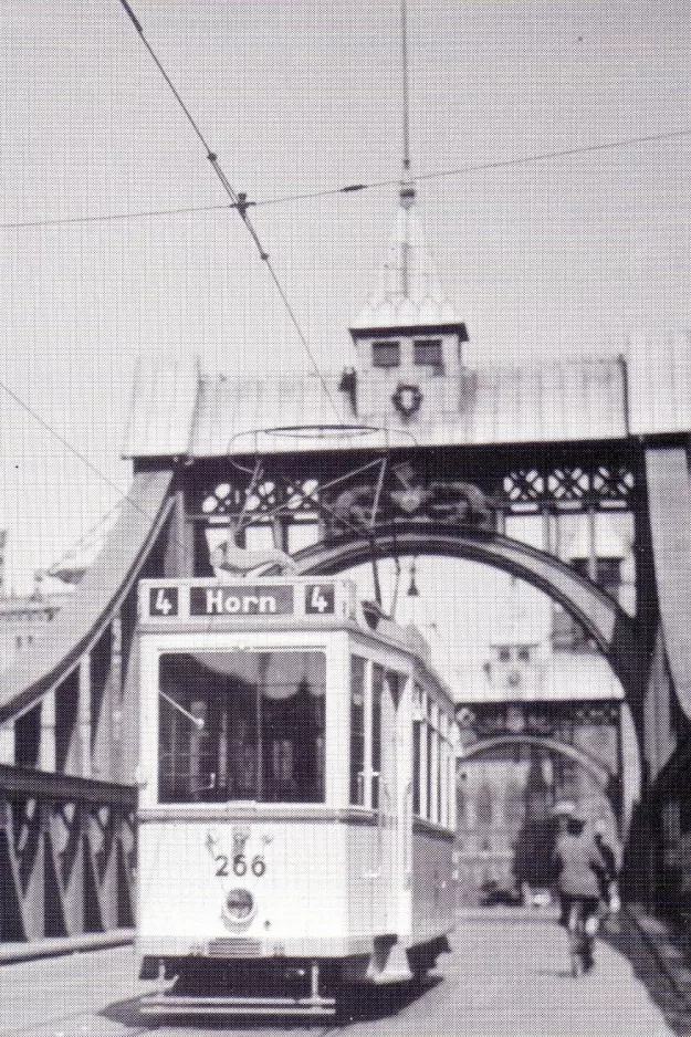 Postkarte: Bremen Straßenbahnlinie 4 mit Triebwagen 266 auf Wilhelm-Kaisen-Brücke (1937)