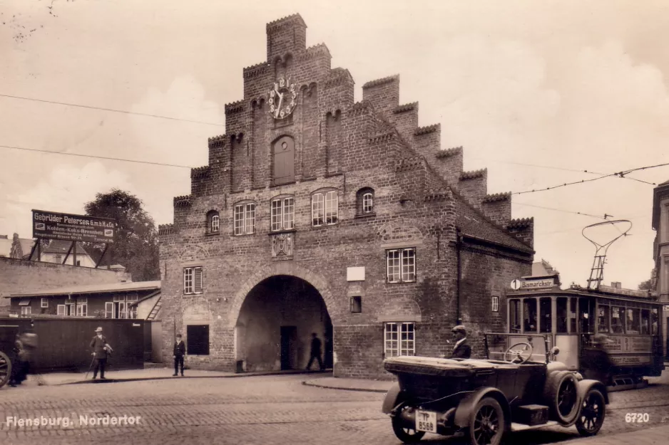 Postkarte: Flensburg Straßenbahnlinie 1 mit Triebwagen 14 vor Nordertor (1920)