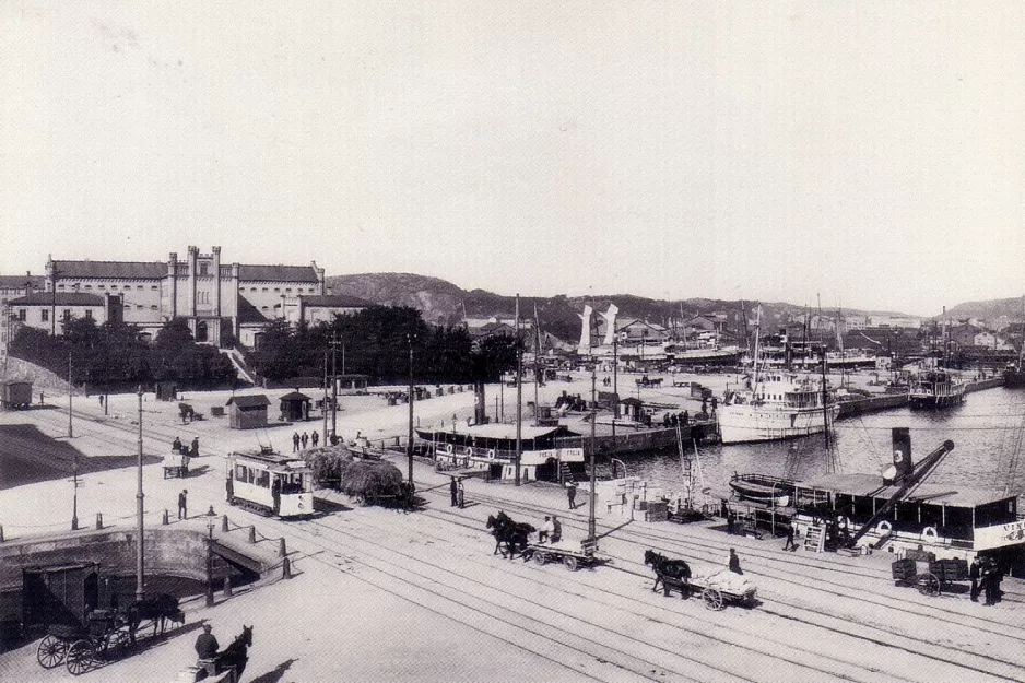 Postkarte: Göteborg och Lilla bommens hamn ca år 1910-1920, nuvarande gästhamnen och platsen för Göteborgsoperan. (1910-1920)