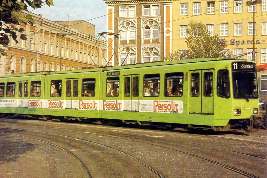 Postkarte: Hannover Straßenbahnlinie 11 mit Gelenkwagen 6024 am Hauptbahnhof (1982)