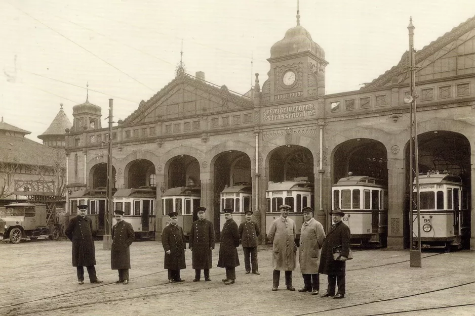 Postkarte: Heidelberg Triebwagen 83 vor Betriebshof Bergheim (1928)