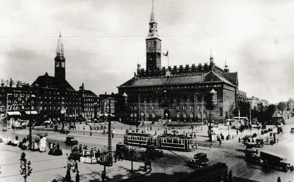 Postkarte: Kopenhagen Straßenbahnlinie 1  auf Rathausplatz (1933-1938)