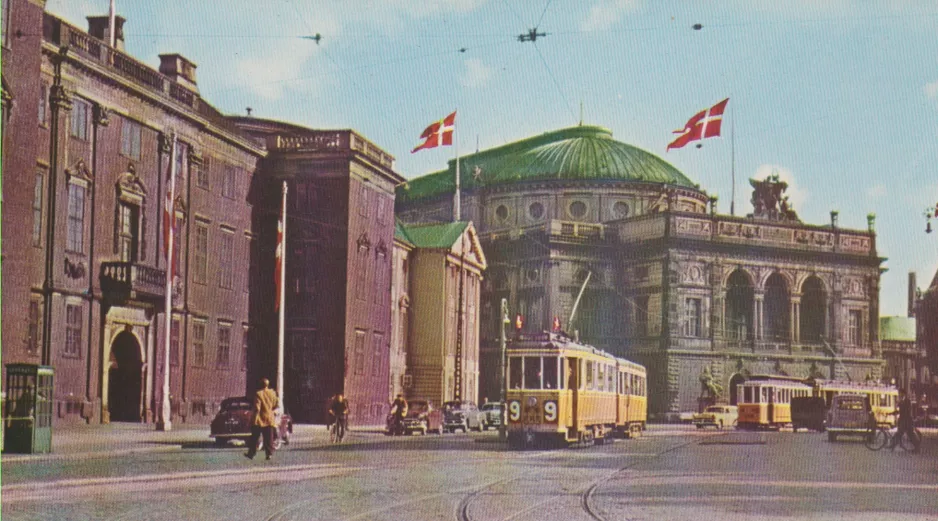 Postkarte: Kopenhagen Straßenbahnlinie 9 mit Triebwagen 555 vor Königliches Theater (1959)