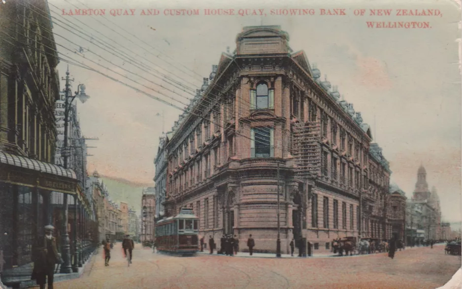 Postkarte: Lambton Quar and Custom House Quay, Showing Bank of New Zealand,
(1911)
